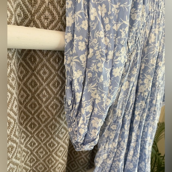 •Floral Top• - Picture 5 of 5